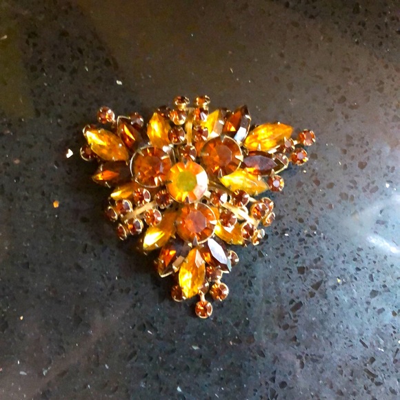 Judy Lee Vintage Brooch - Picture 1 of 4